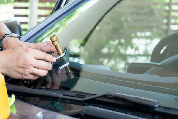 Les bonnes raisons de confier la pose de votre pare-brise à un professionnel